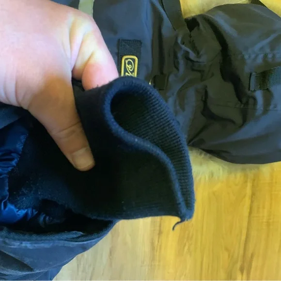 Canada Goose Resolute Parka - the most practical/functional, Canada Goose jacket - Picture 10 of 16